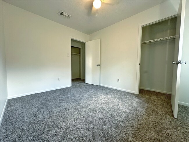 Building Photo - 806 Merribrook Ln