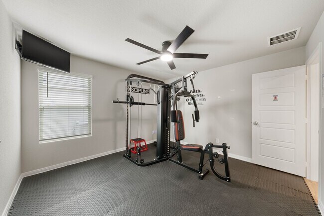 Building Photo - Stylish 3-Bed Home with Island Kitchen, Private Patio & Fenced Yard in Seguin