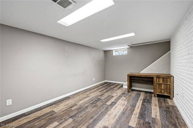 Building Photo - 7906 Kenton Ave