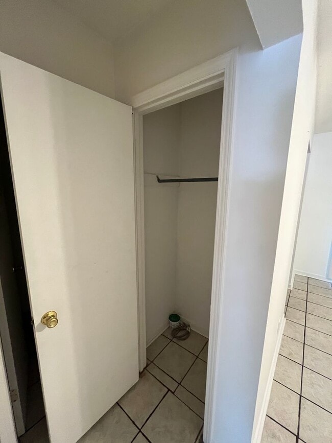 Building Photo - Townhome Located in NE Pensacola