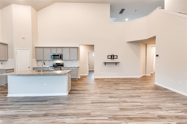 Building Photo - 312 Empress Tree Dr