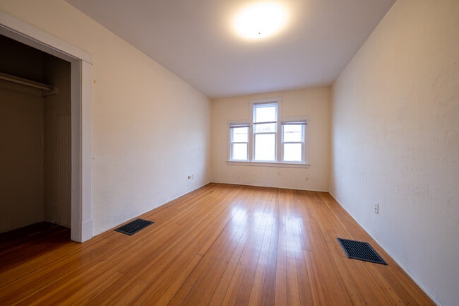 Building Photo - 128 2nd Ave W