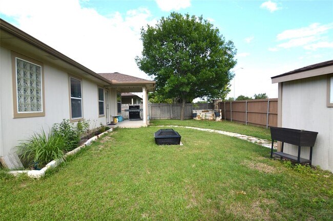 Building Photo - 2140 Pearson Way
