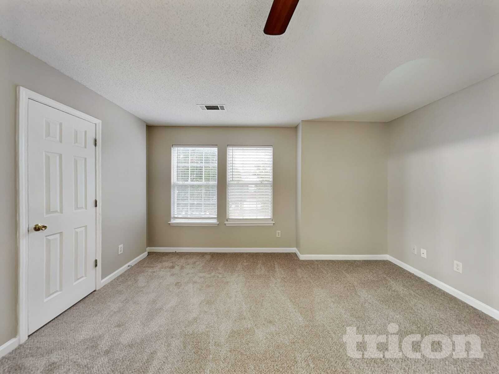 Building Photo - 3740 Longview Dr