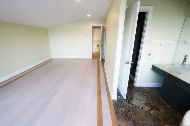 Building Photo - 764 Quinnipiac Ave