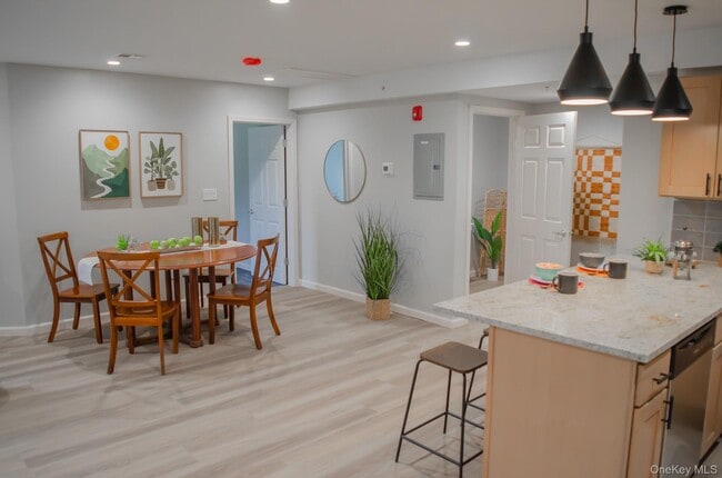 Building Photo - 540 Joslen Blvd