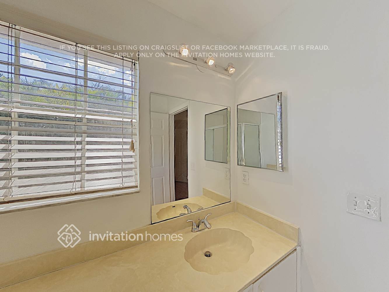 Building Photo - 20971 Vía Oleander