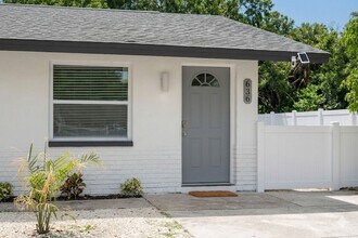 Building Photo - Stylish Tranquil duplex - Near Belleair Beach