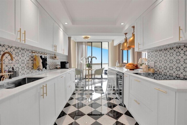 Building Photo - 2000 Island Blvd