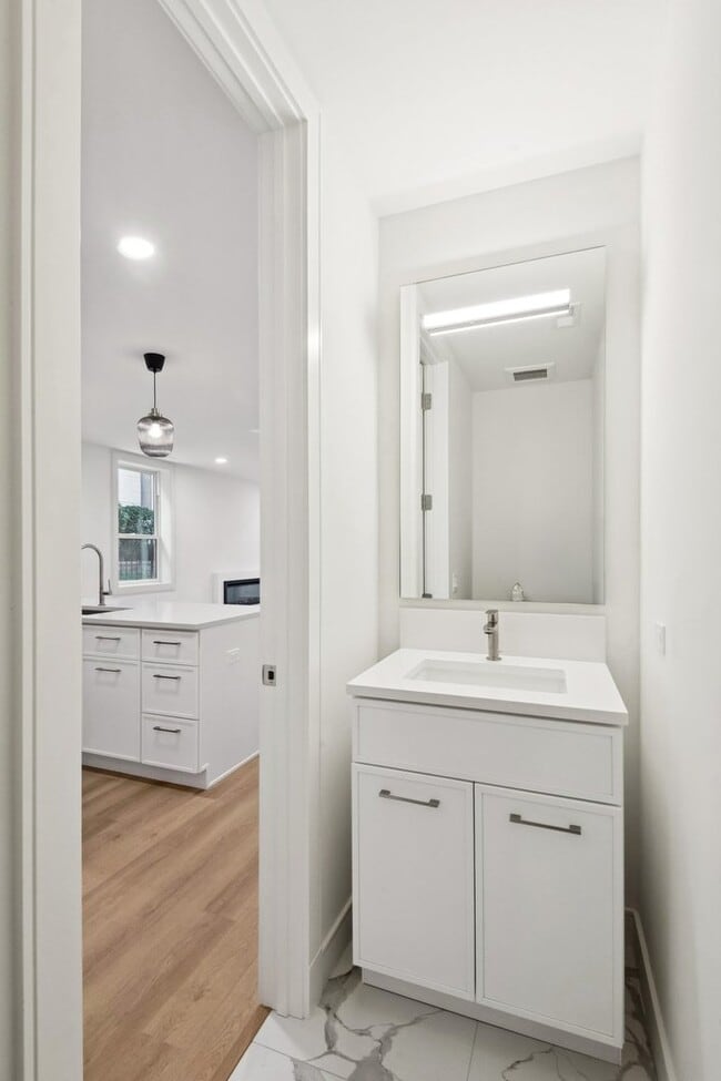 Building Photo - 2323 N Lister Ave