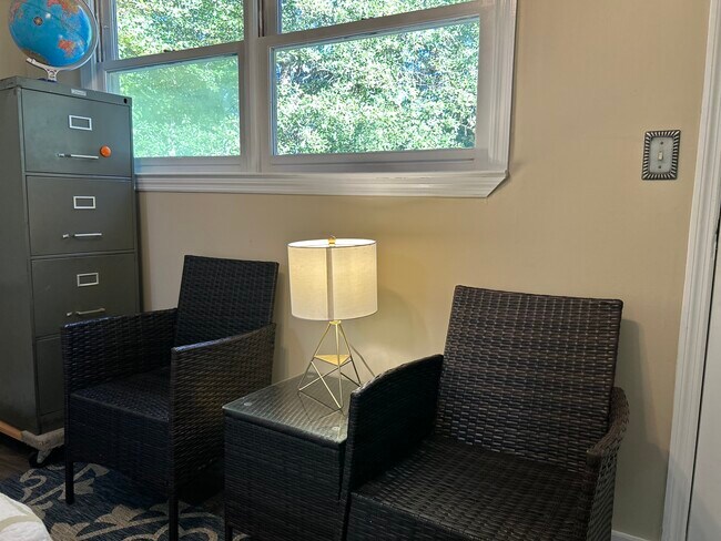 Building Photo - 113 Manor Row