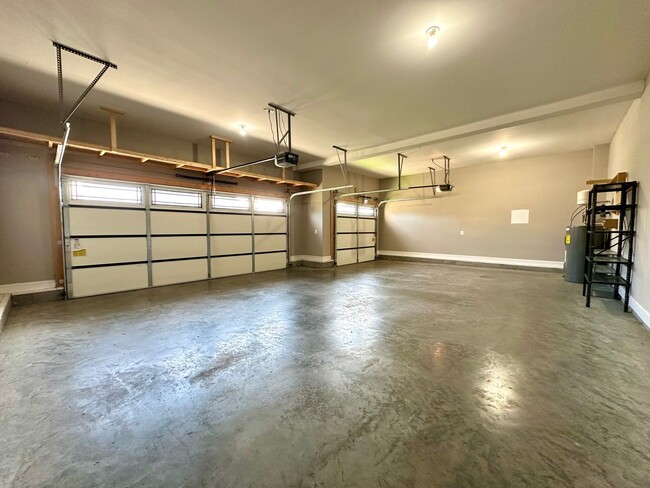 Building Photo - 1040 Harrison Way