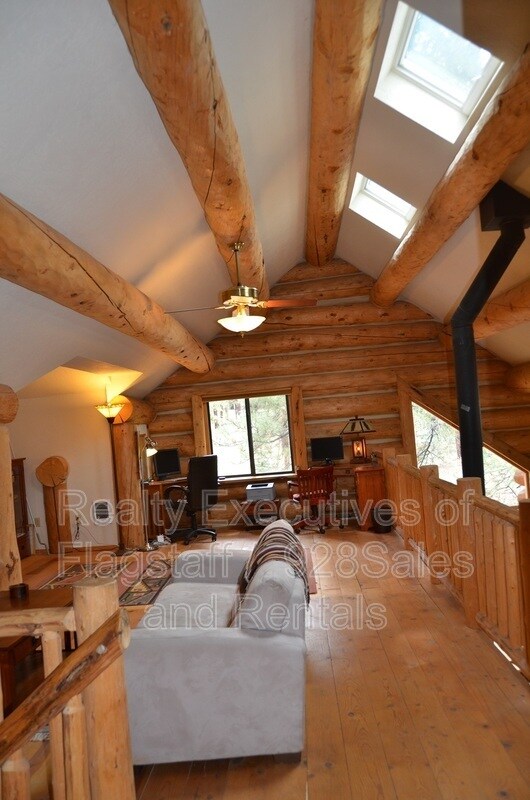 Building Photo - 1500 E Iris Trail