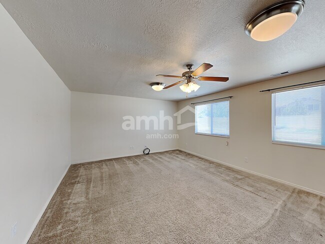 Building Photo - 261 Walton Dr