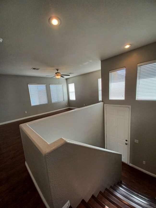 Building Photo - Spacious Tri-Level Home with 4 Bedrooms & ...