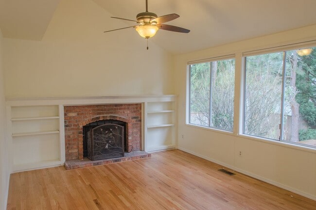Building Photo - 3bd/2.5ba Issaquah Home