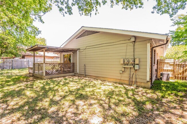Building Photo - 10622 Golden Quail Dr