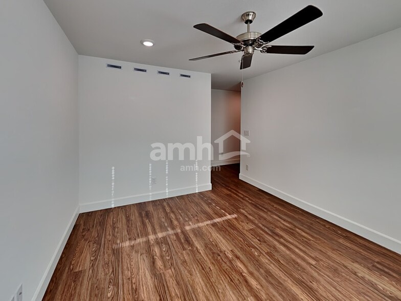 Building Photo - 10020 Spire St