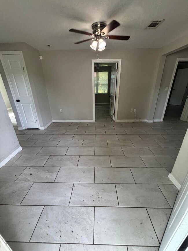 Building Photo - 650 Blakely Ave