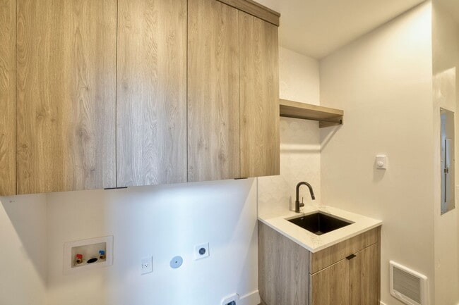 Building Photo - 2580 N W Awbrey Point Cir