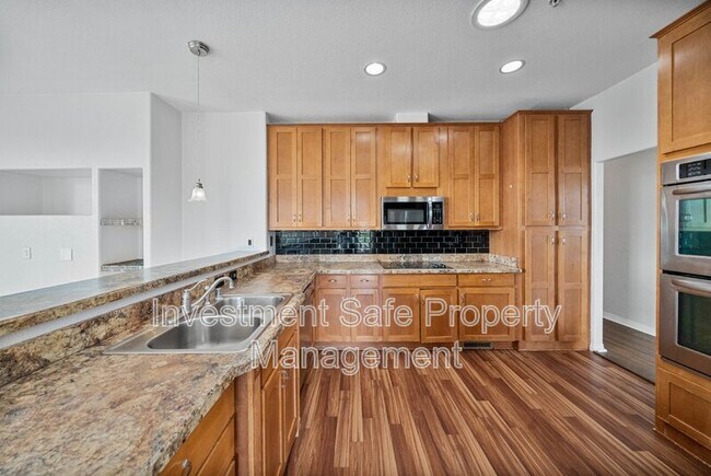 Building Photo - 2921 Sunset Hills