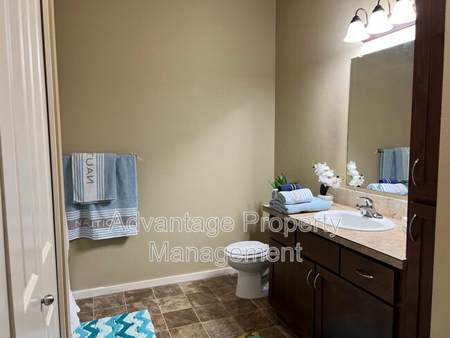 Building Photo - 523 Catron St N