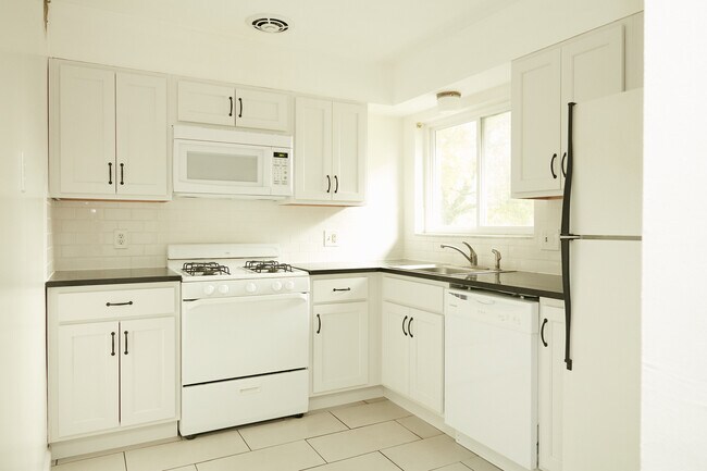 Building Photo - 5 S Big Bend Blvd