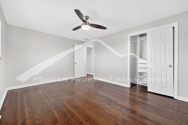 Building Photo - Gorgeous Home with Washer/Dryer and Fenced Yard