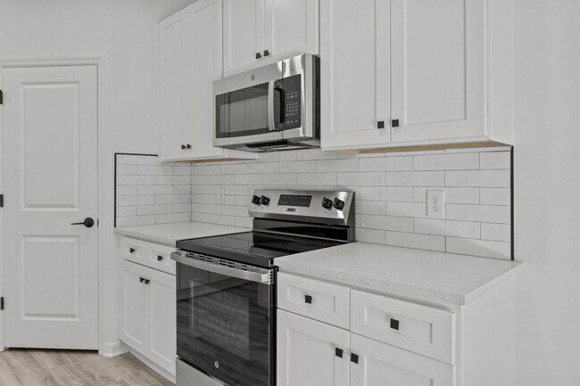 Building Photo - 548 Knapp St
