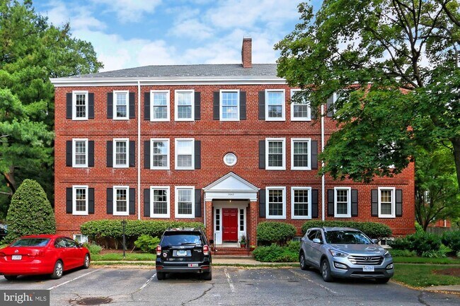 Building Photo - 3043 S Columbus St