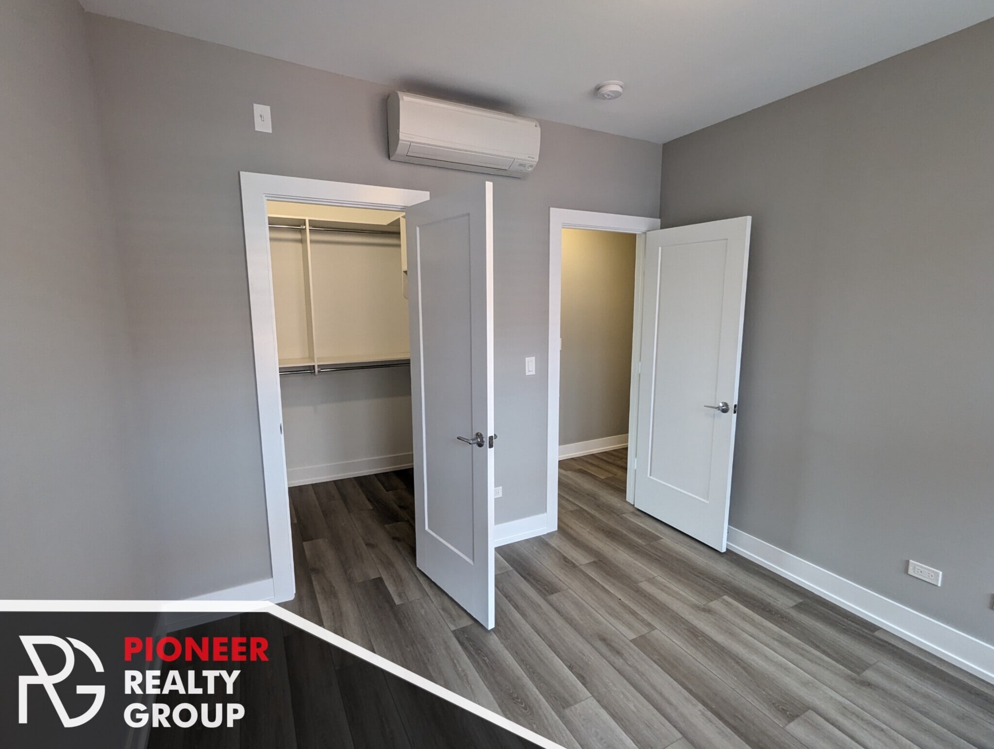 Building Photo - 3943 N Janssen Ave