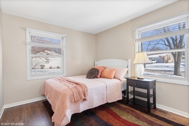 Building Photo - 1915 Farmington Ct