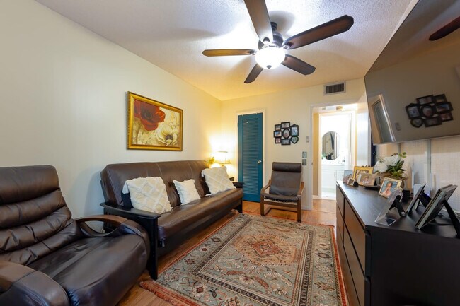 Building Photo - 369 Tilford Q