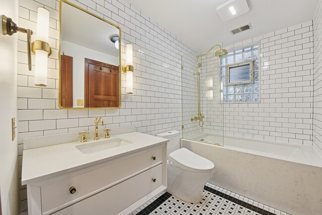 Building Photo - 4432 N Winchester Ave