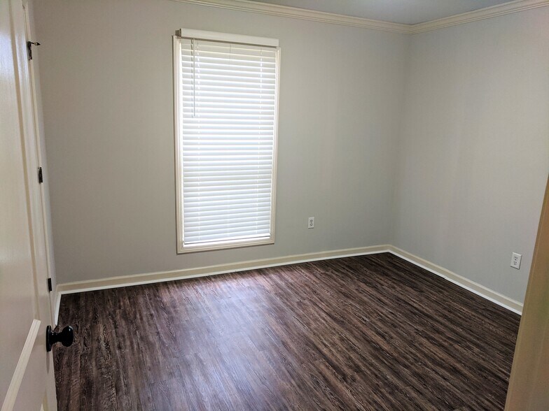 Building Photo - 506 Briars Bend