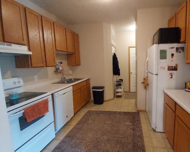 Building Photo - Nice 3 Bedroom Townhome