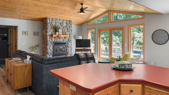 Building Photo - 15955 Bayview Dr NE