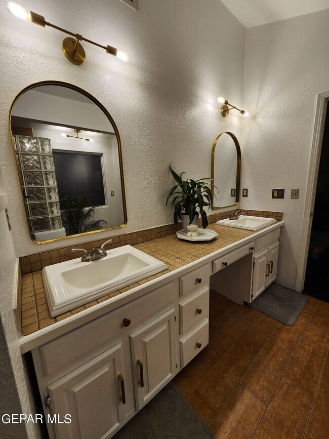 Building Photo - 6613 Imperial Ridge Dr