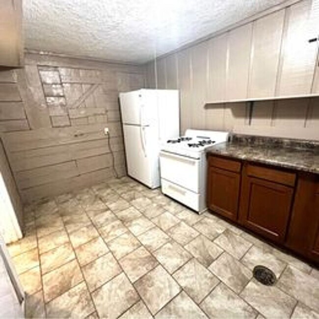 Building Photo - 807 7th Ave