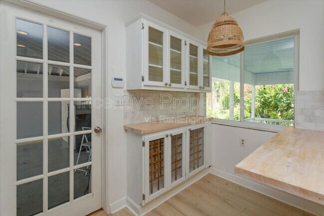 Building Photo - 1235 Ayrshire St