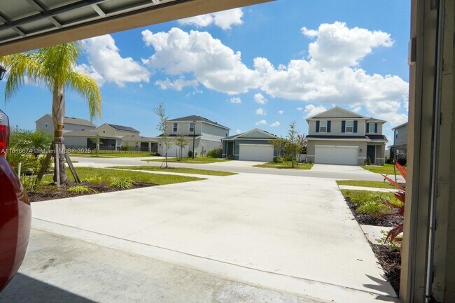 Building Photo - 10770 SW Vasari Way