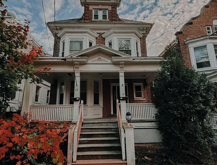 Building Photo - 12 S Lake Ave