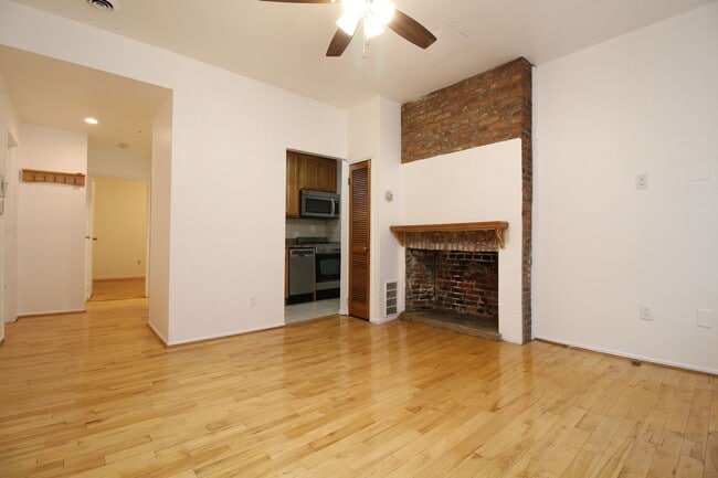 Building Photo - 931 Spruce St