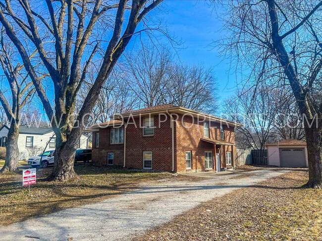 Primary Photo - 3 Bedroom 1 Bath Duplex in Clive fenced ba...