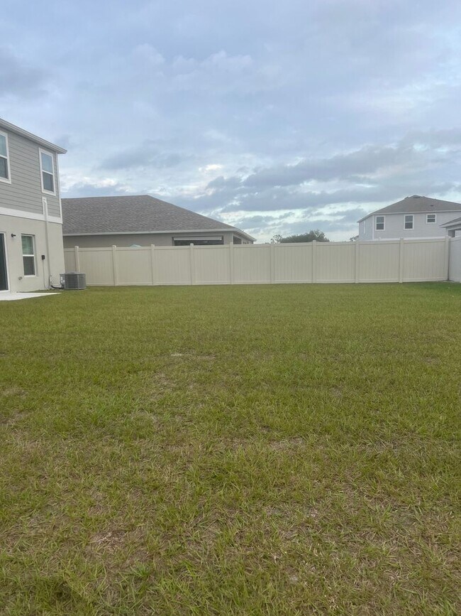 Building Photo - Spacious 5BR House in Winter Haven