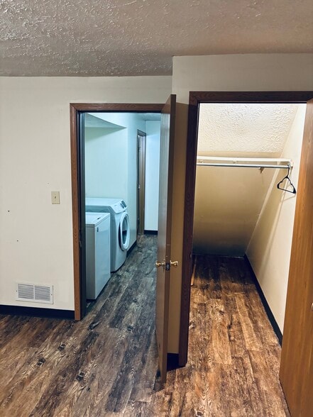 Building Photo - 102 McMillen Ave