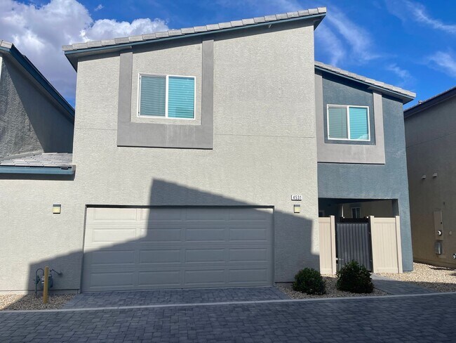 Building Photo - Beautiful Home in Valley Vista Available S...
