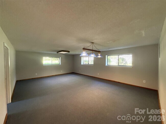 Building Photo - 13930 Idlewild Rd