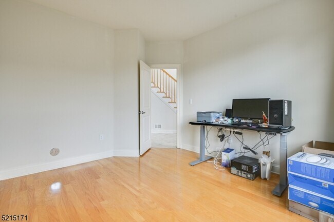 Building Photo - 26 Pine Ln