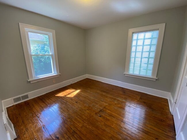 Building Photo - Sunny North Hill Bungalow • Hardwood Floor...